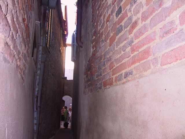 Narrowest via, C. di Pievi